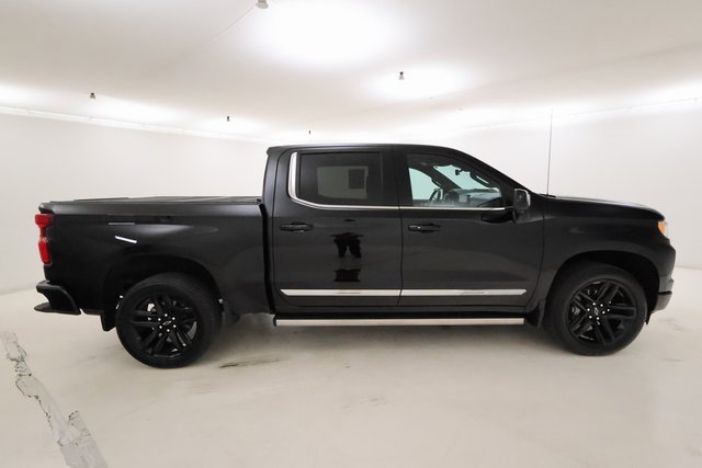 Used 2024 Chevrolet Silverado 1500 High Country w/ Technology Package image 2