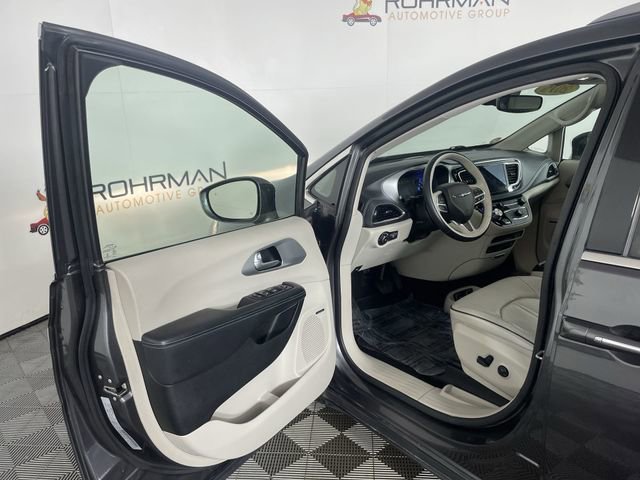 Used 2018 Chrysler Pacifica Limited w/ Advanced Safetytec Group image 18