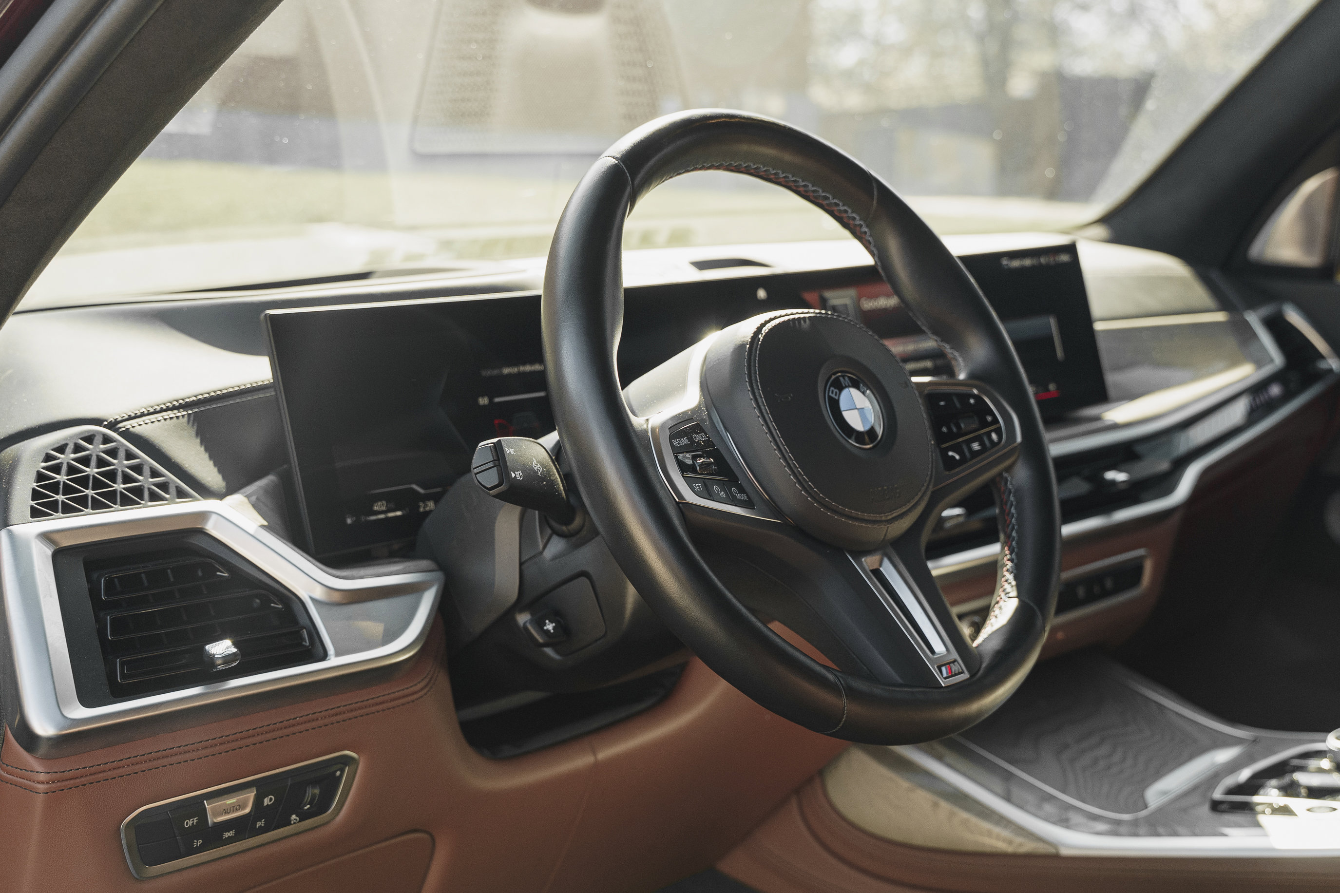 Used 2023 BMW X7 M60i w/ Executive Package image 9