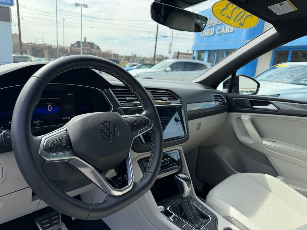Used 2023 Volkswagen Tiguan SE R-Line image 7