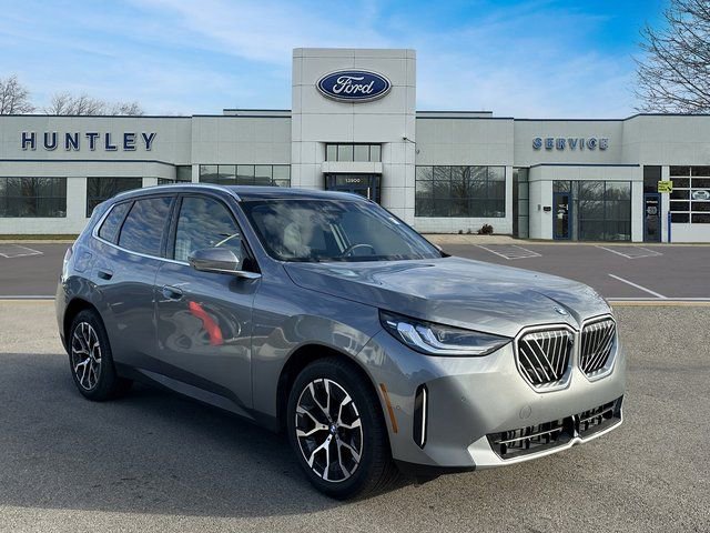 Used 2025 BMW X3 xDrive30i AWD/4WD image 3