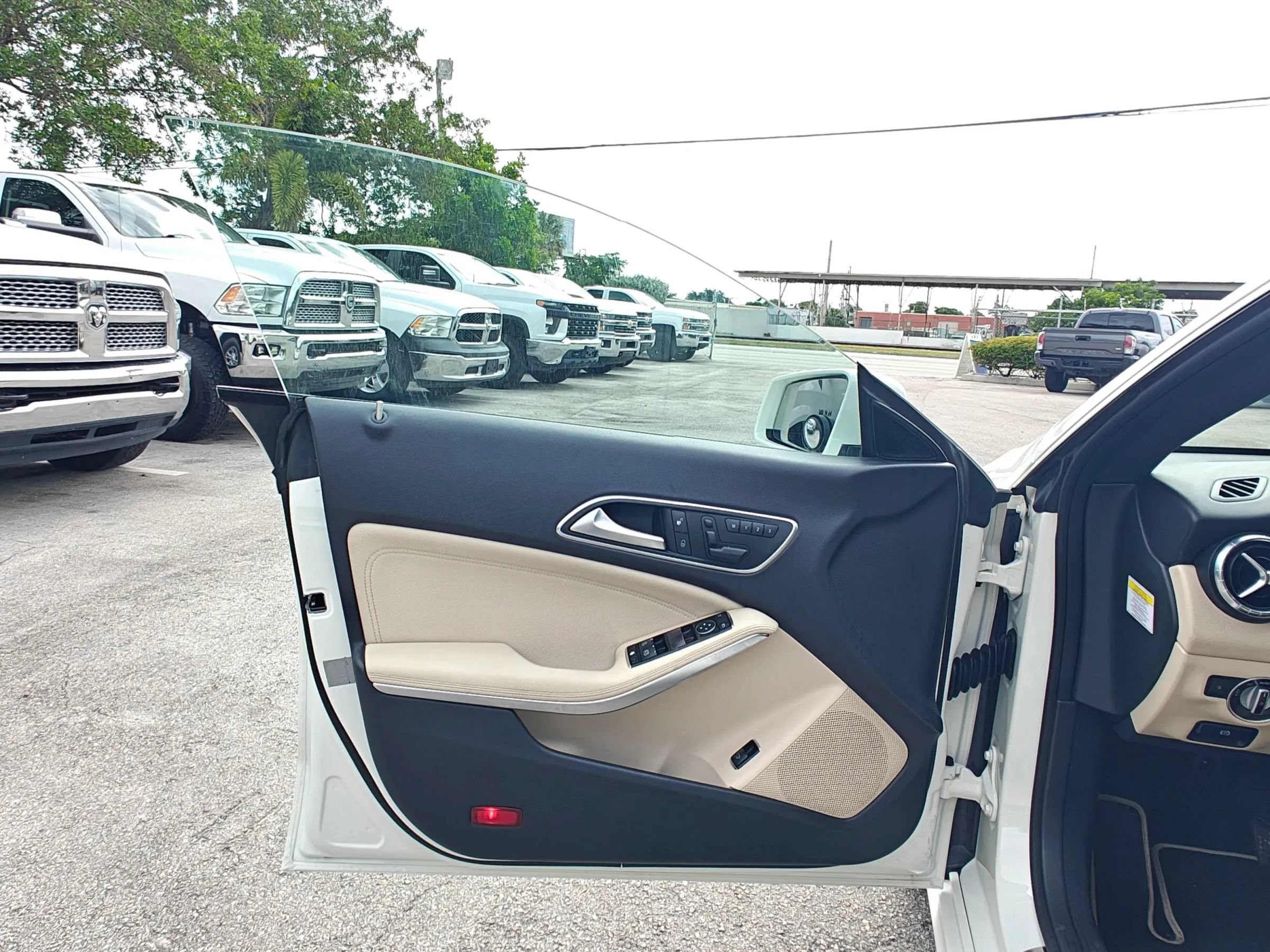 Used 2014 Mercedes-Benz CLA 250 image 11