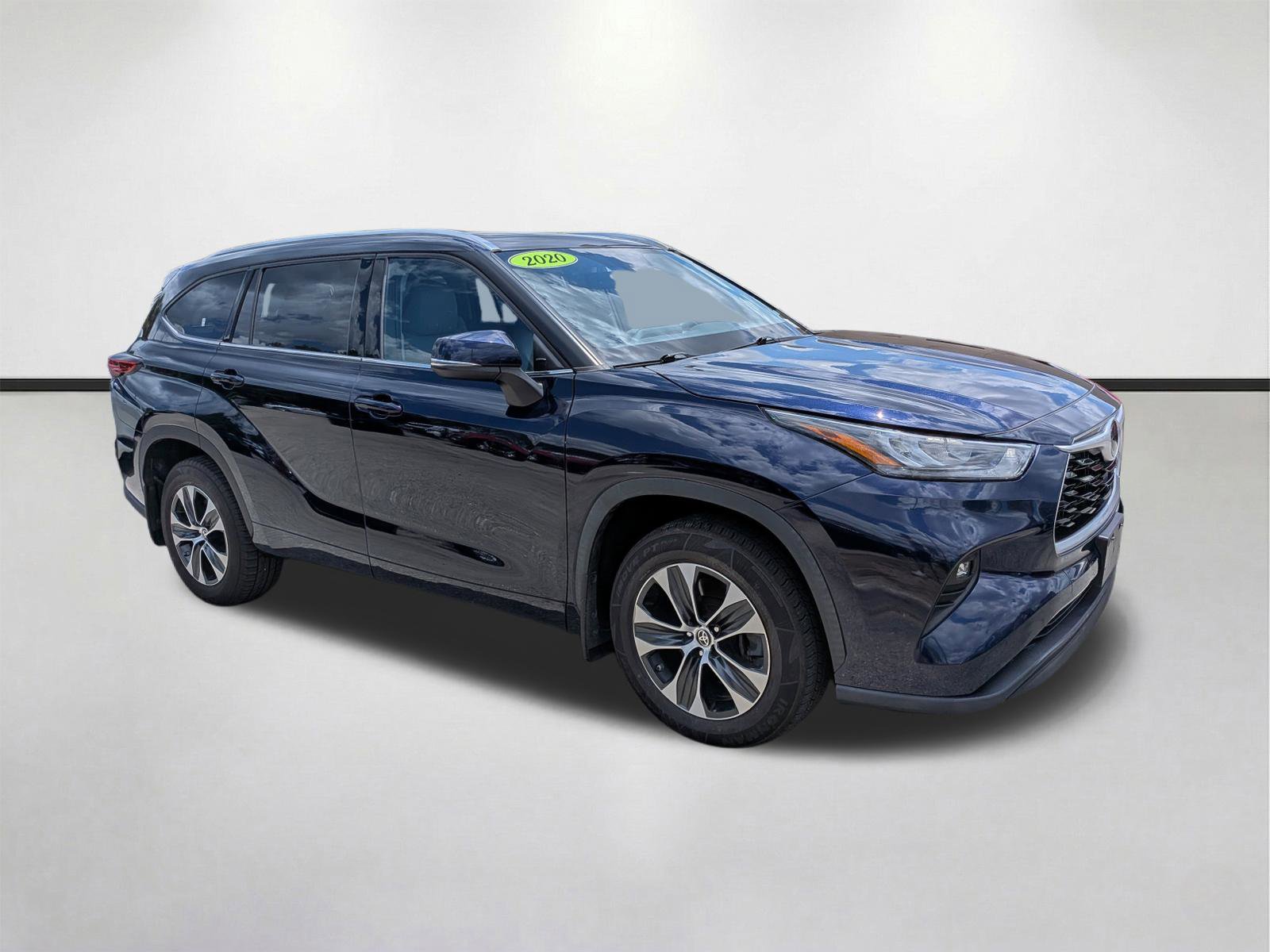 Used 2020 Toyota Highlander XLE AWD/4WD image 2