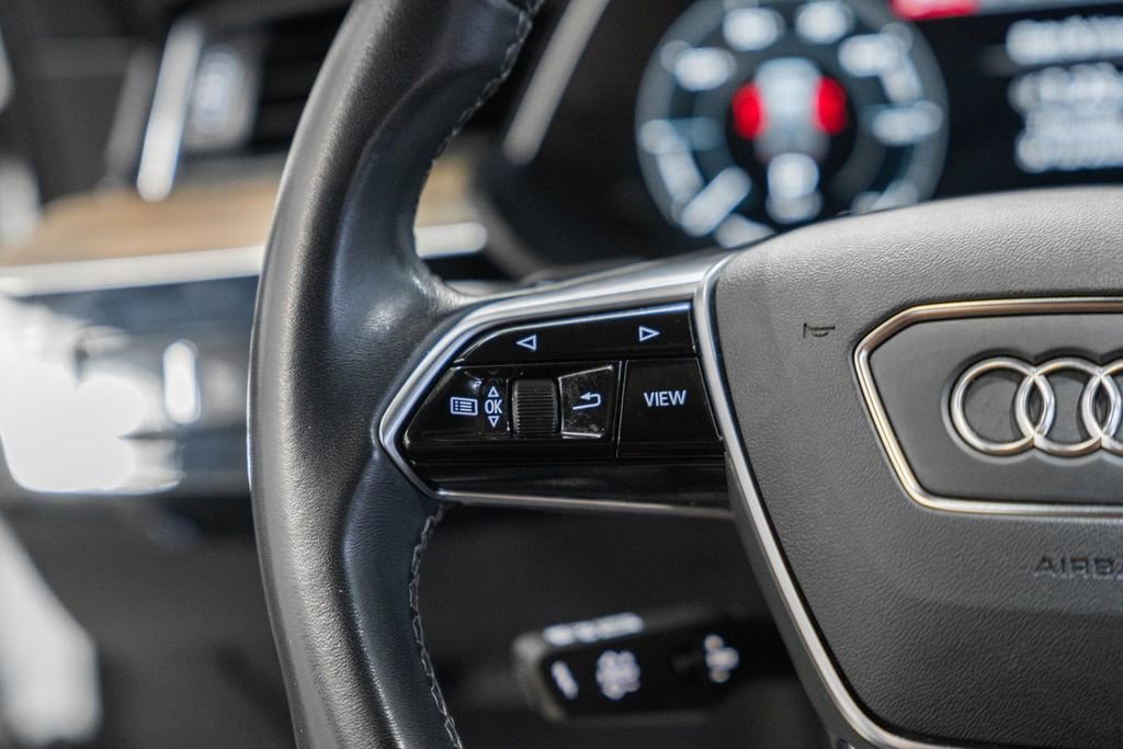 Used 2024 Audi Q8 e-tron Premium Plus image 26