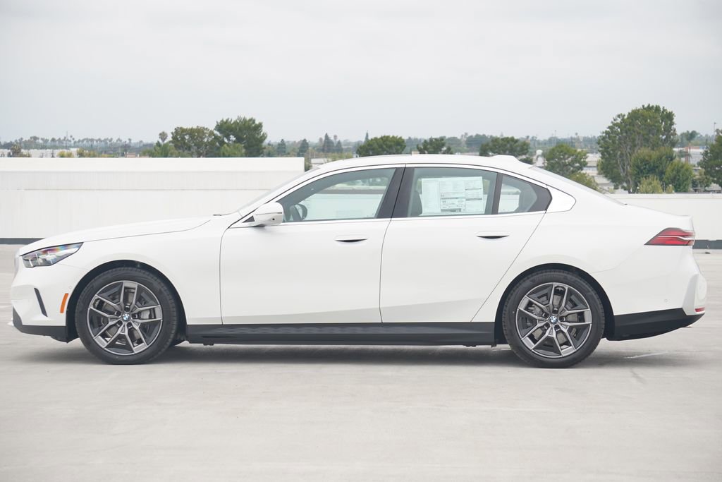 Used 2026 BMW i5 eDrive40 w/ Premium Package image 4