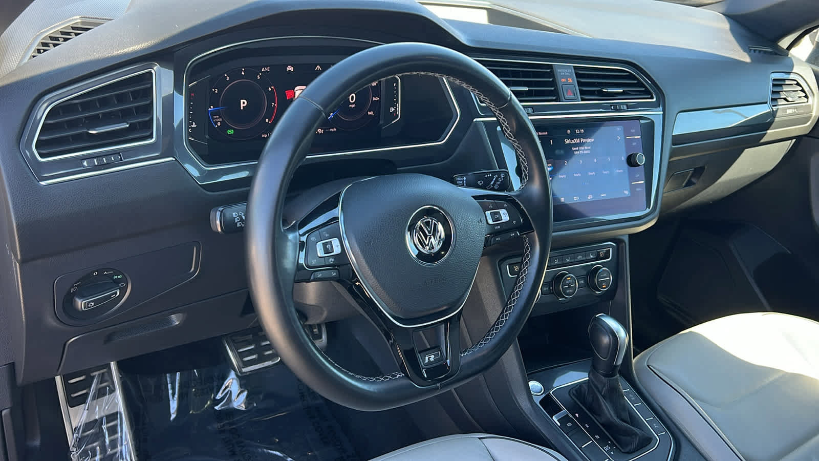 Certified 2020 Volkswagen Tiguan SEL Premium R-Line image 10