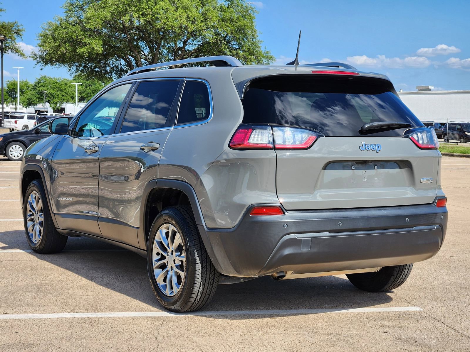 Used 2021 Jeep Cherokee Latitude Plus image 4