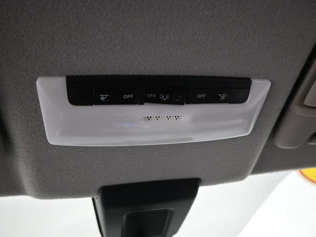 Used 2020 Nissan Kicks S image 33