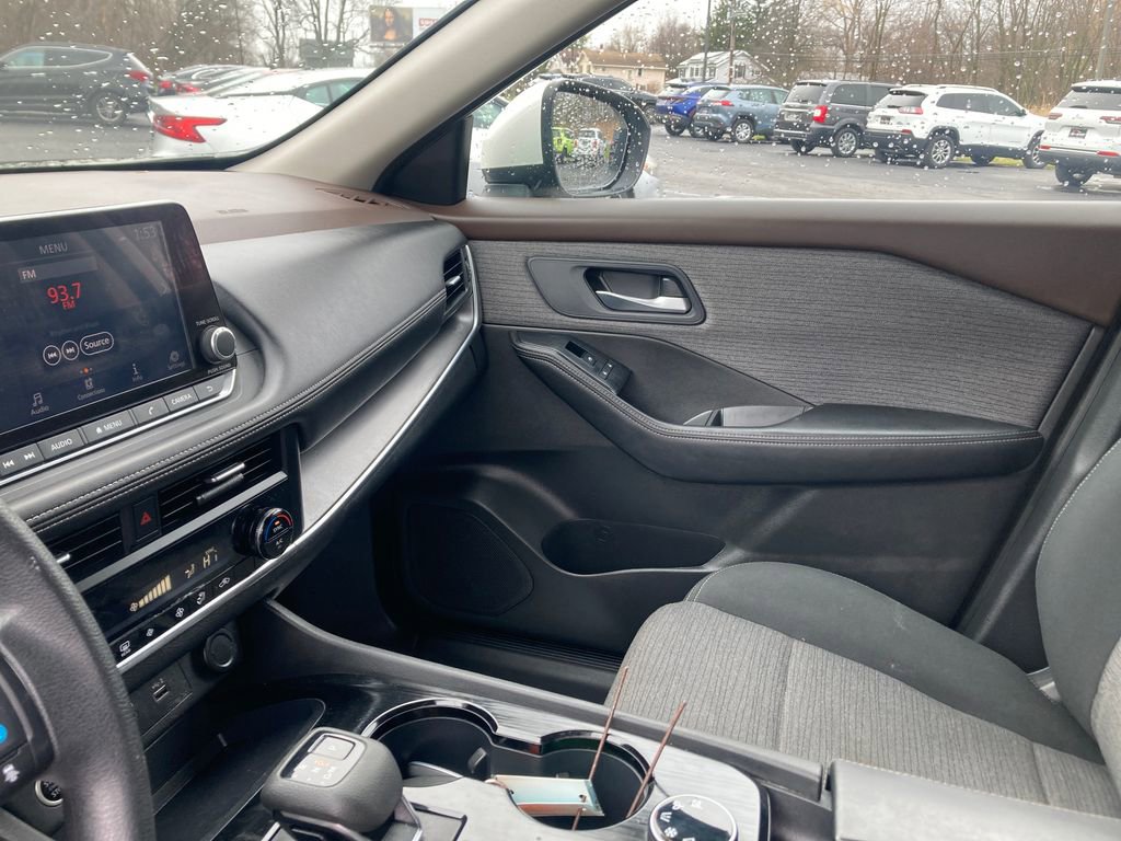 Used 2023 Nissan Rogue SV image 27