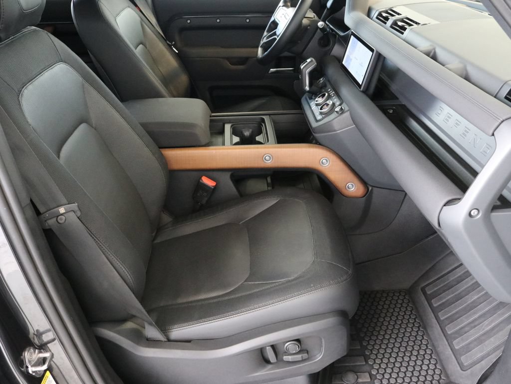Used 2023 Land Rover Defender 110 X-Dynamic SE AWD/4WD image 41