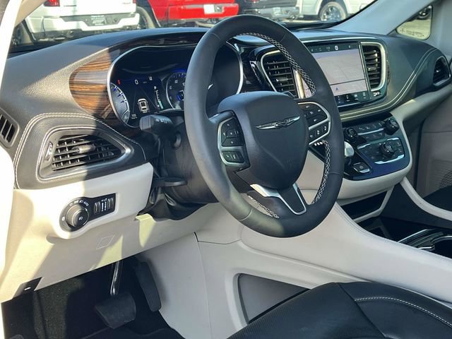 Used 2023 Chrysler Pacifica Limited image 12