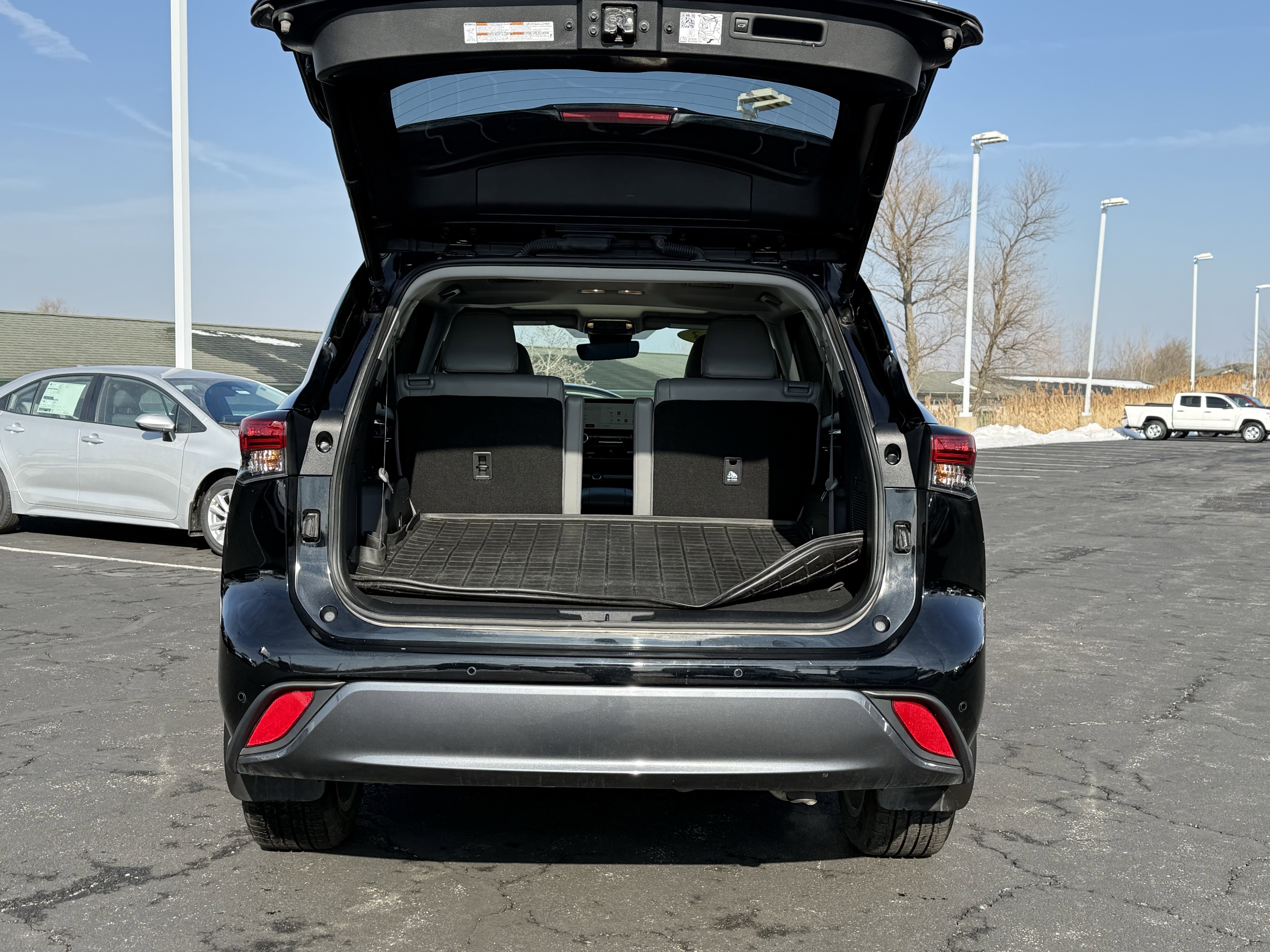 Used 2023 Toyota Highlander Limited image 8