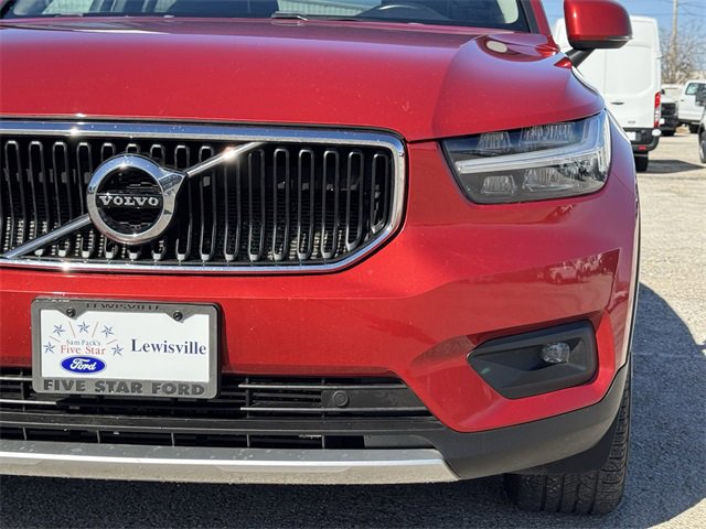 Used 2021 Volvo XC40 T4 Momentum image 9