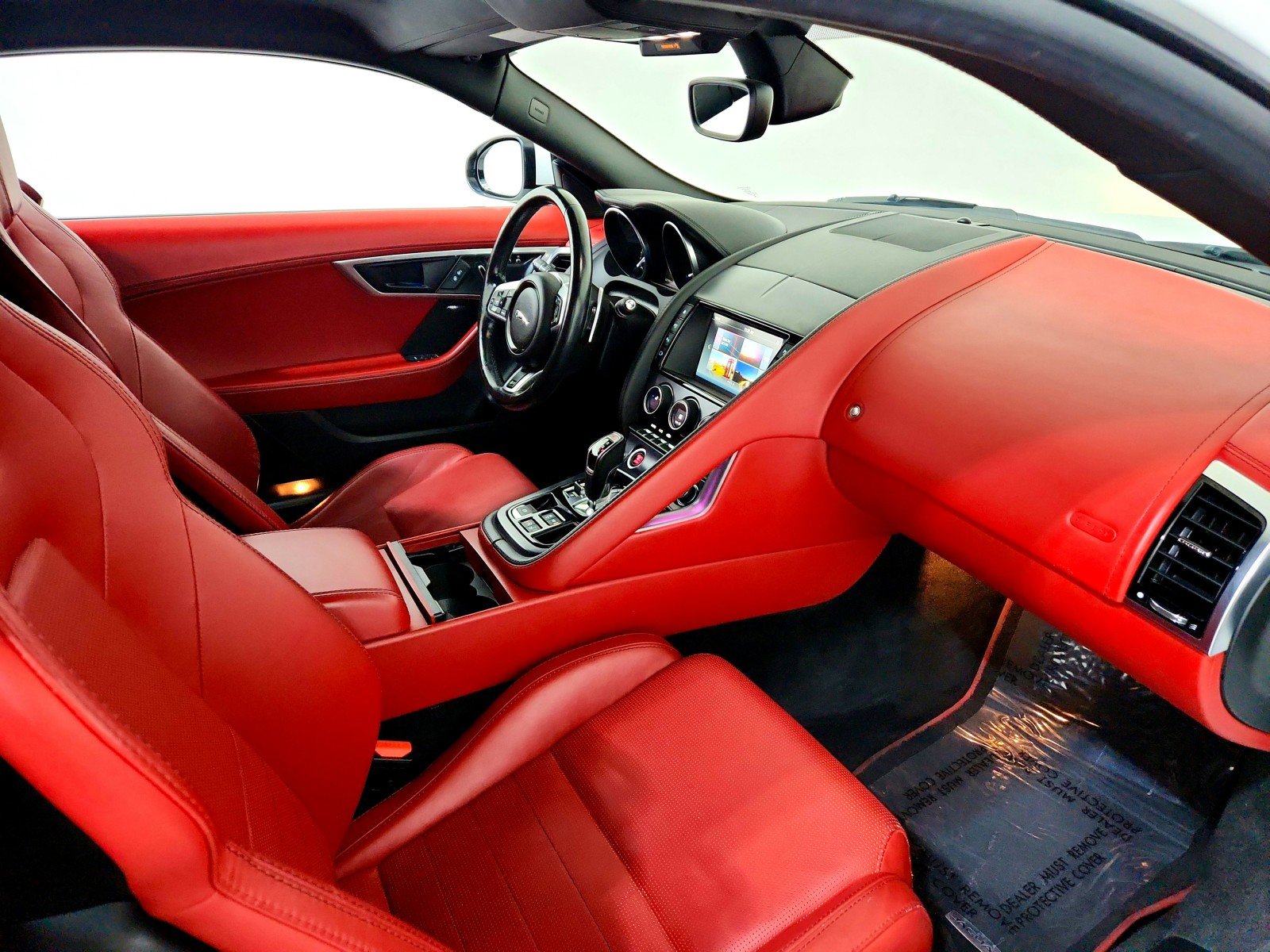 Used 2018 Jaguar F-TYPE R image 23