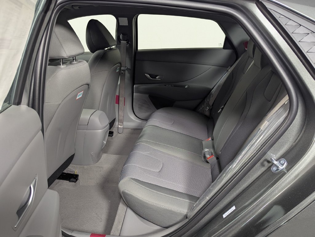 Certified 2026 Hyundai Elantra SE FWD image 25