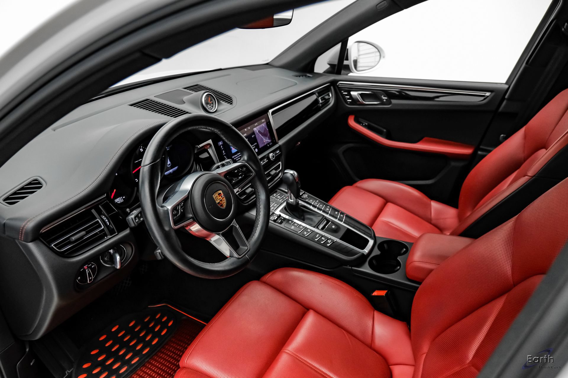 Used 2021 Porsche Macan AWD/4WD image 3