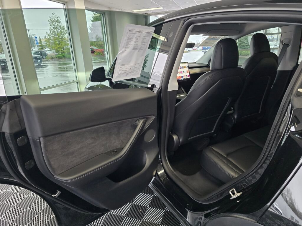 Used 2021 Tesla Model Y Long Range image 40