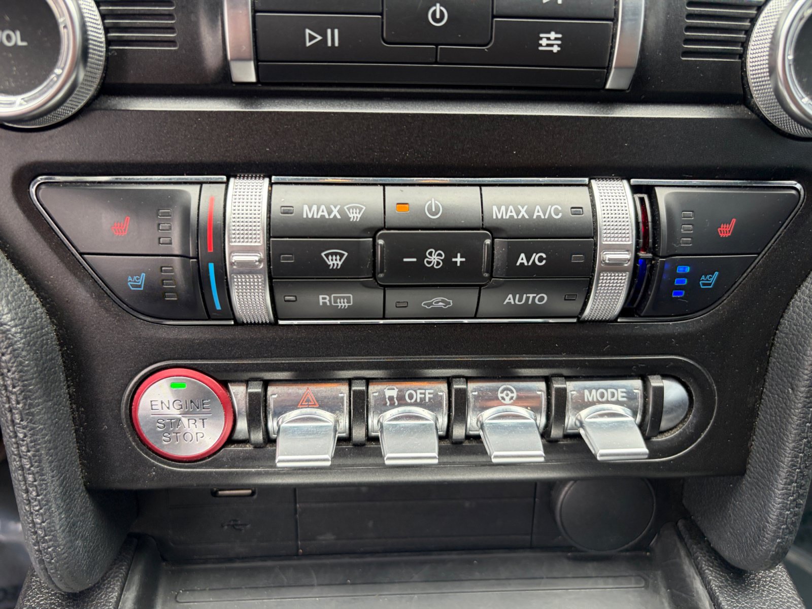 Used 2020 Ford Mustang Premium RWD image 15