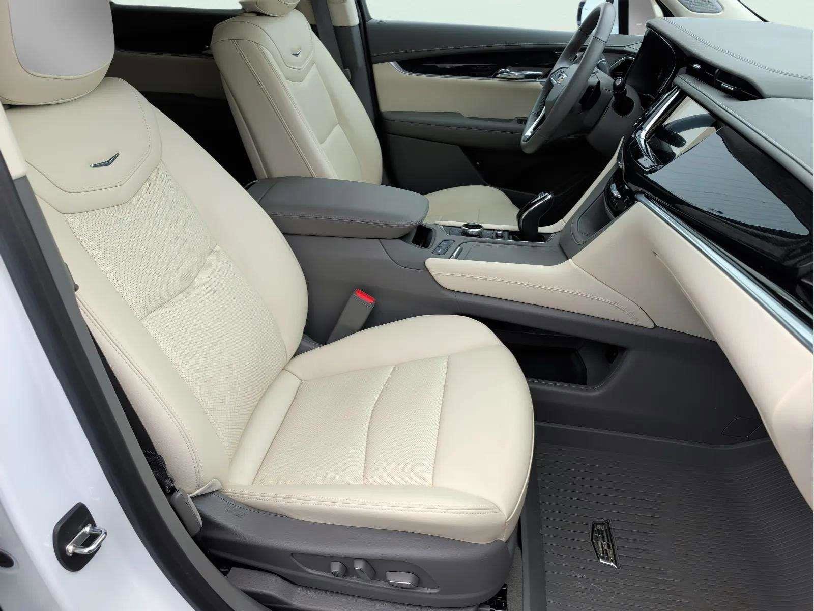 Used 2024 Cadillac XT6 Premium Luxury w/ Technology Package image 22