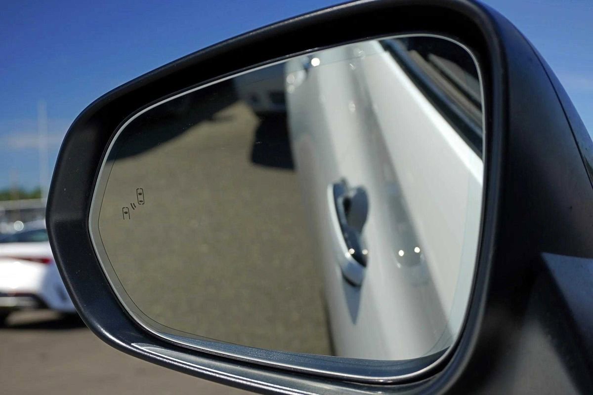 Used 2024 Lexus RZ 300e Premium image 28