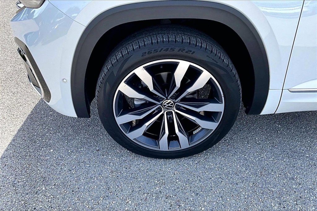 Certified 2023 Volkswagen Atlas Cross Sport SEL Premium R-Line image 13