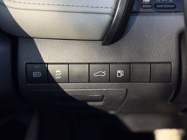 Used 2018 Toyota Camry XSE FWD image 27