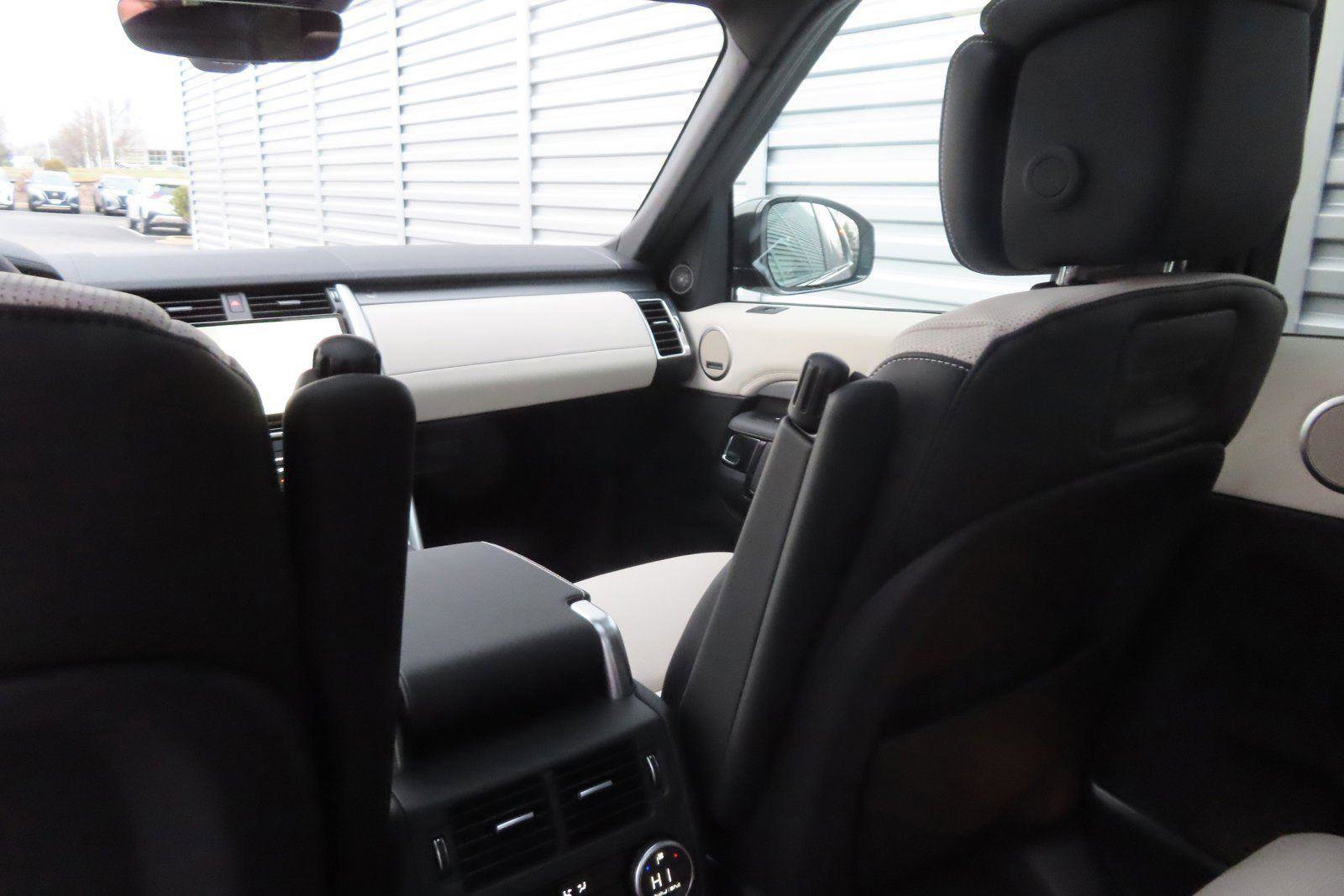 New 2024 Land Rover Discovery Dynamic SE AWD/4WD image 7