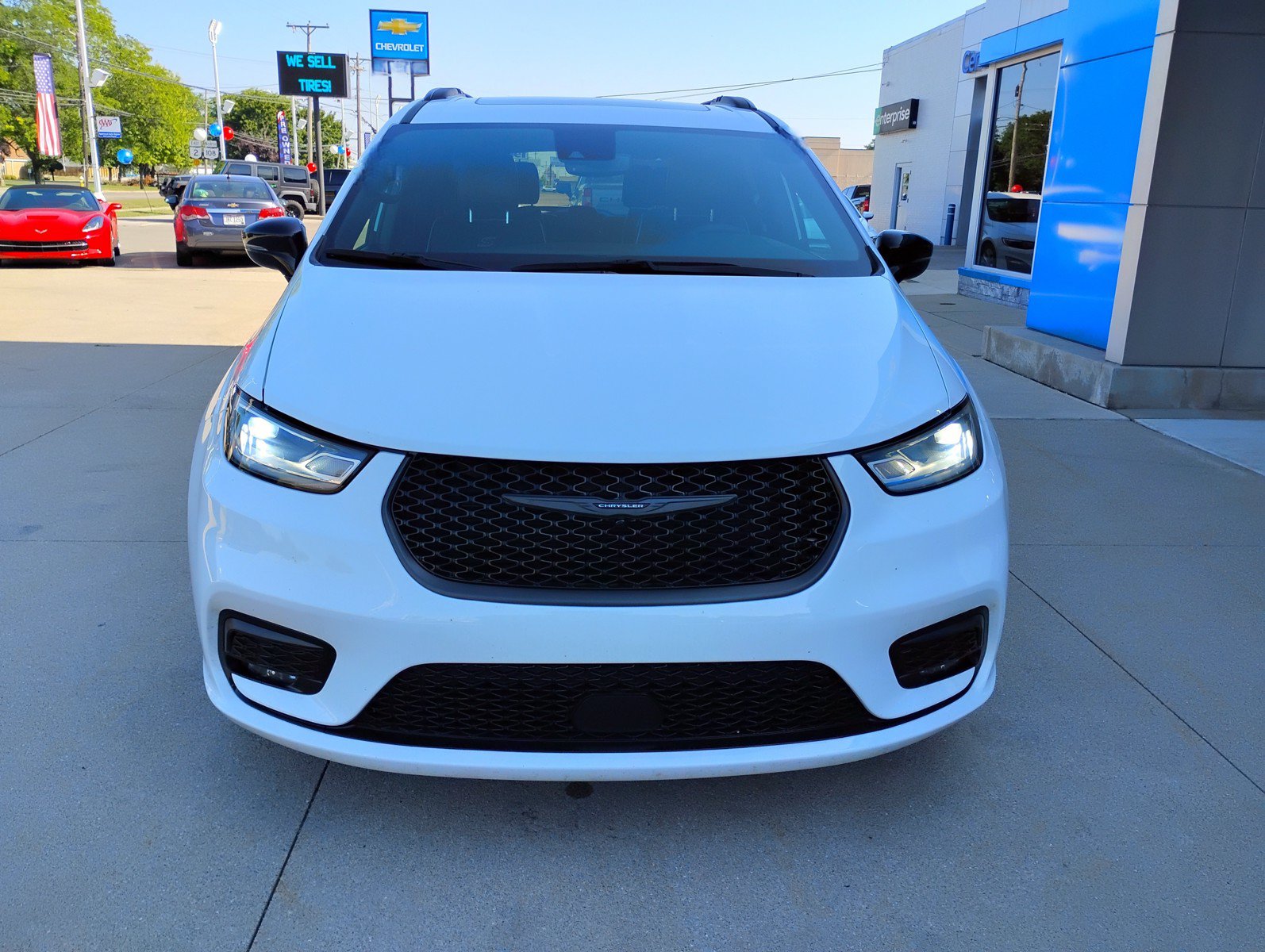 Used 2025 Chrysler Pacifica Limited FWD image 14