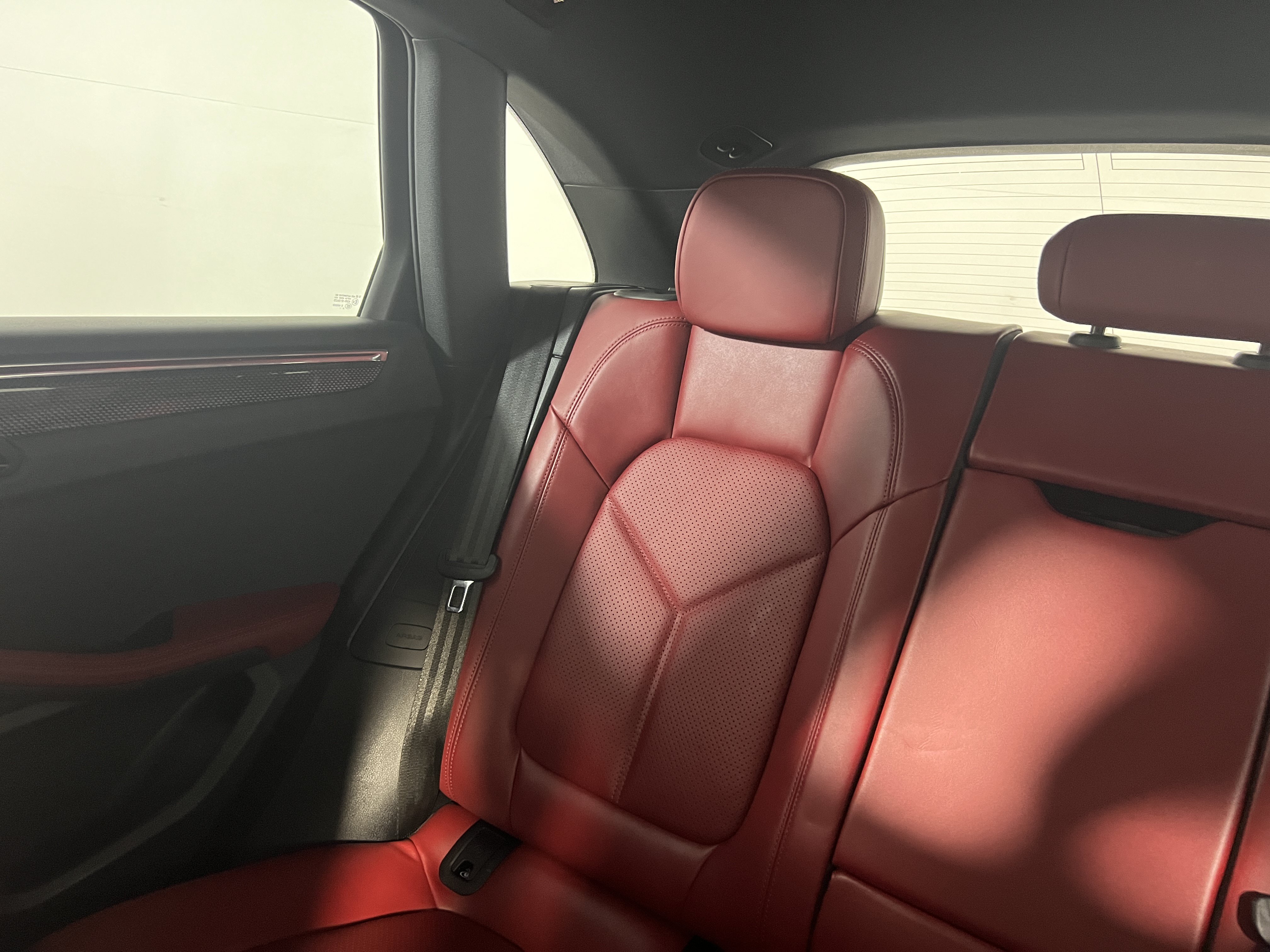 Certified 2025 Porsche Macan S AWD/4WD image 15