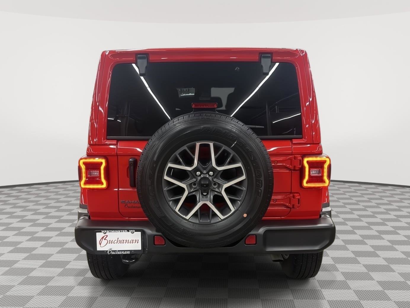 Used 2025 Jeep Wrangler Sahara image 5