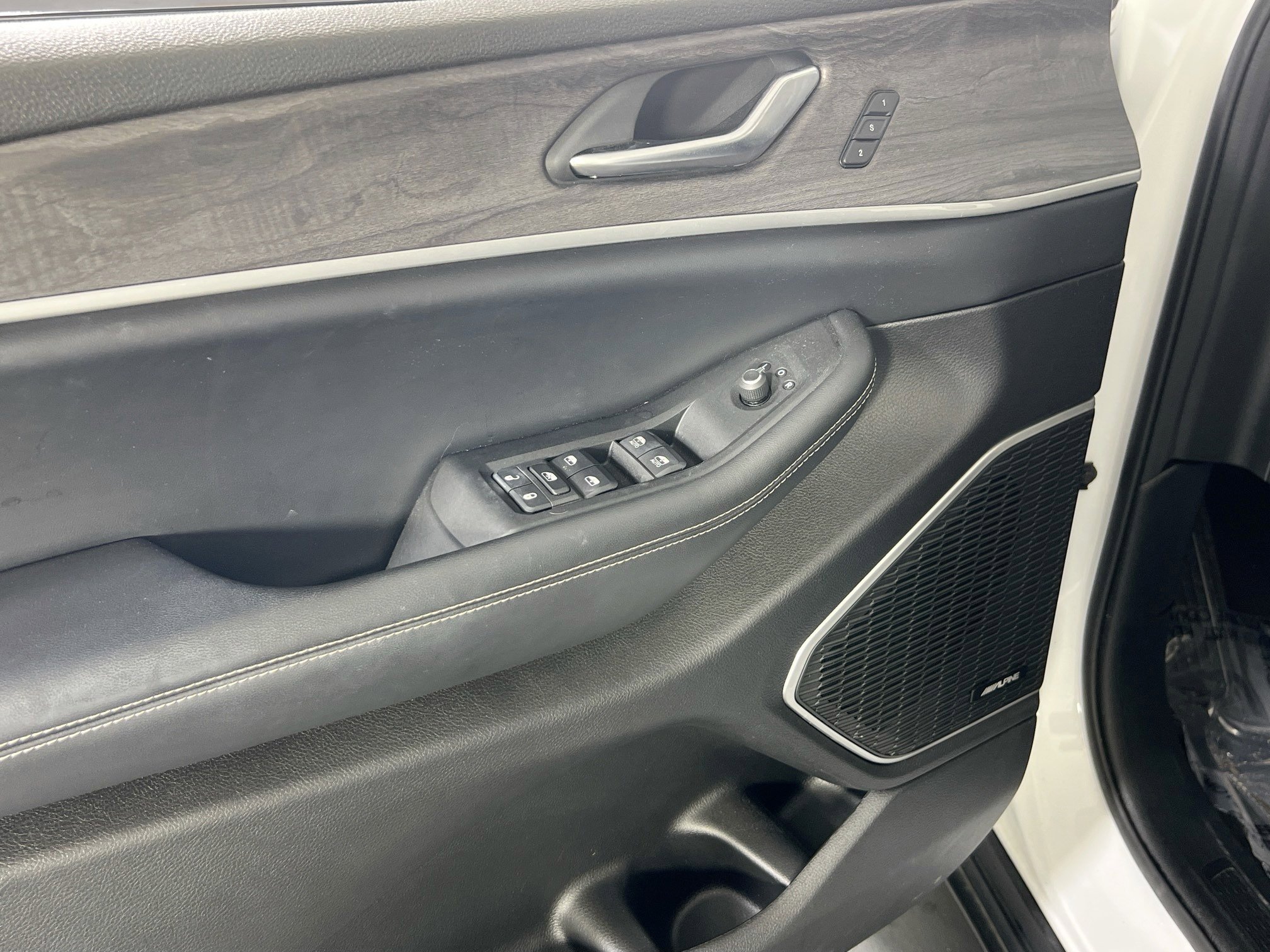 Used 2022 Jeep Grand Cherokee Limited image 32