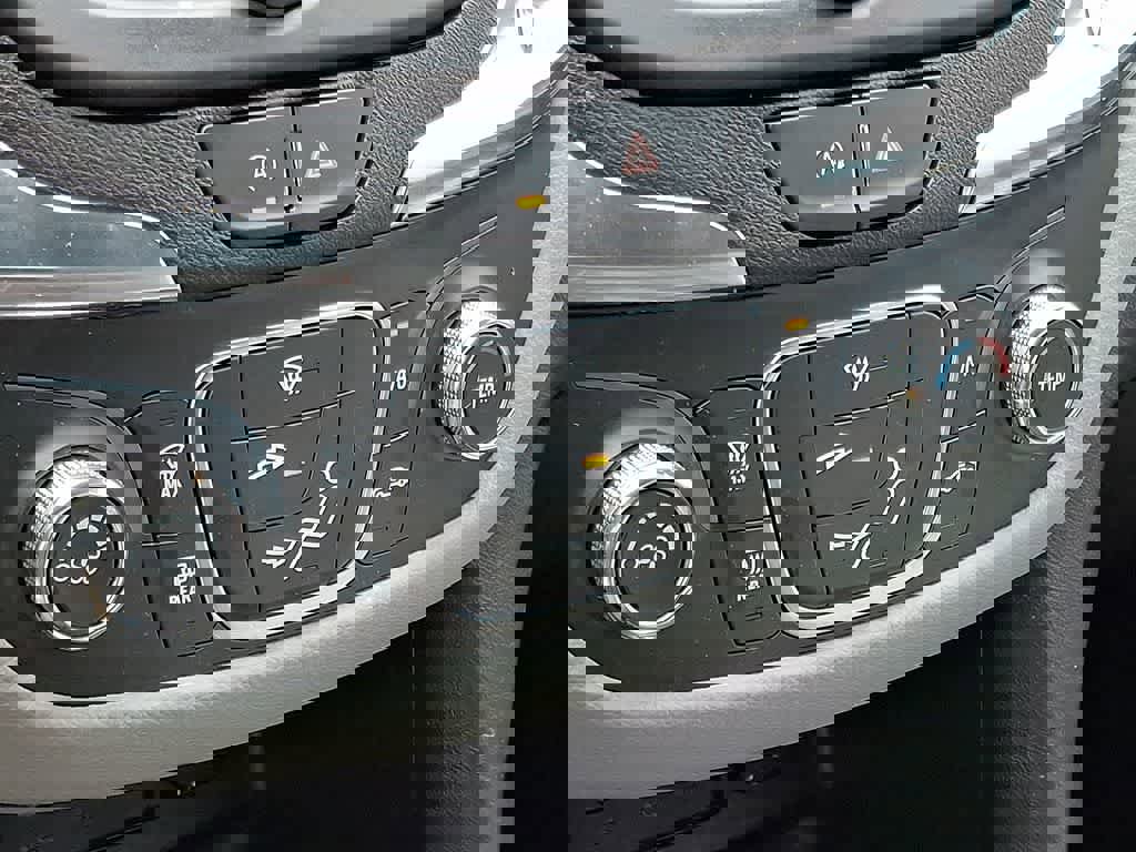 Used 2023 Chevrolet Equinox LS w/ Driver Confidence II Package image 14