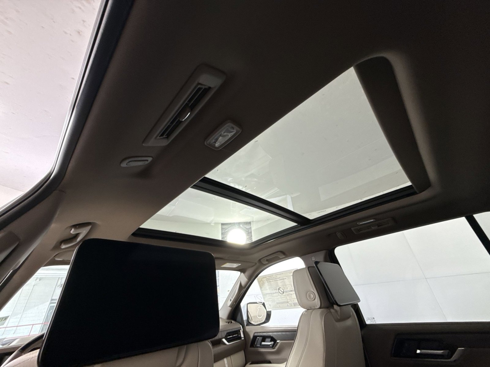 New 2026 GMC Yukon XL Denali w/ Denali Reserve Package image 24