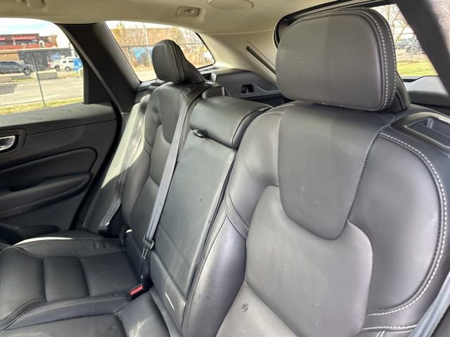 Used 2022 Volvo XC60 B5 Inscription FWD image 15
