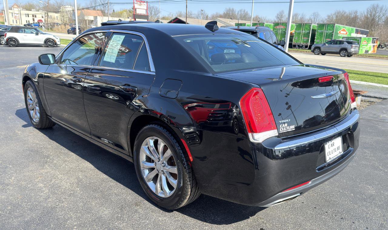 Used 2015 Chrysler 300 Limited w/ Driver Convenience Group image 17