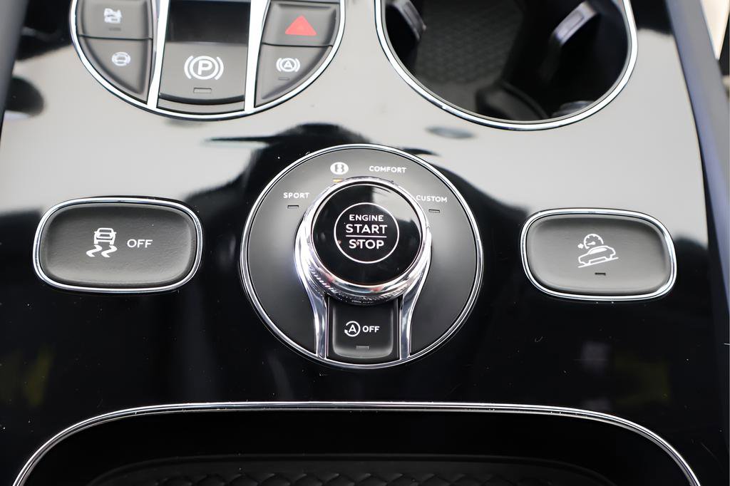 Used 2024 Bentley Bentayga AWD/4WD image 28