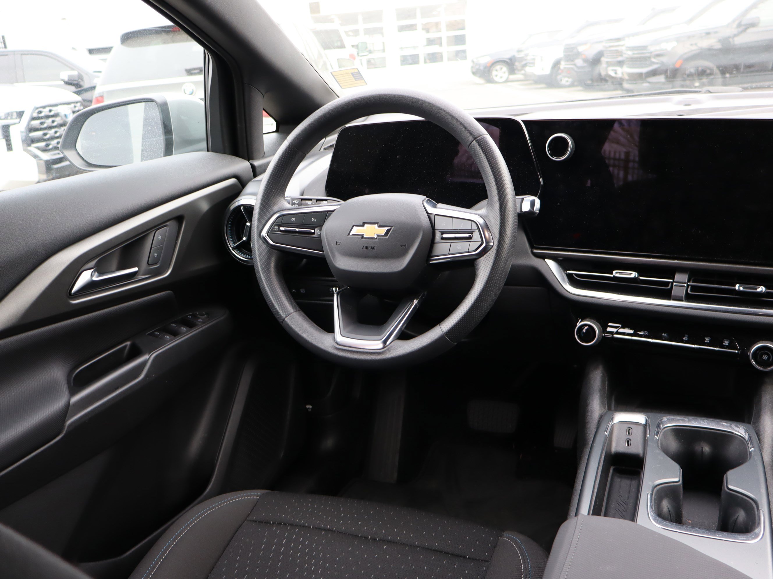 Used 2025 Chevrolet Equinox EV LT image 12