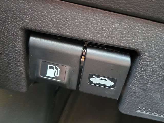 Used 2025 Nissan Kicks Play S FWD image 9