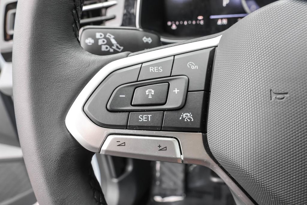 Used 2025 Volkswagen Jetta SE image 19