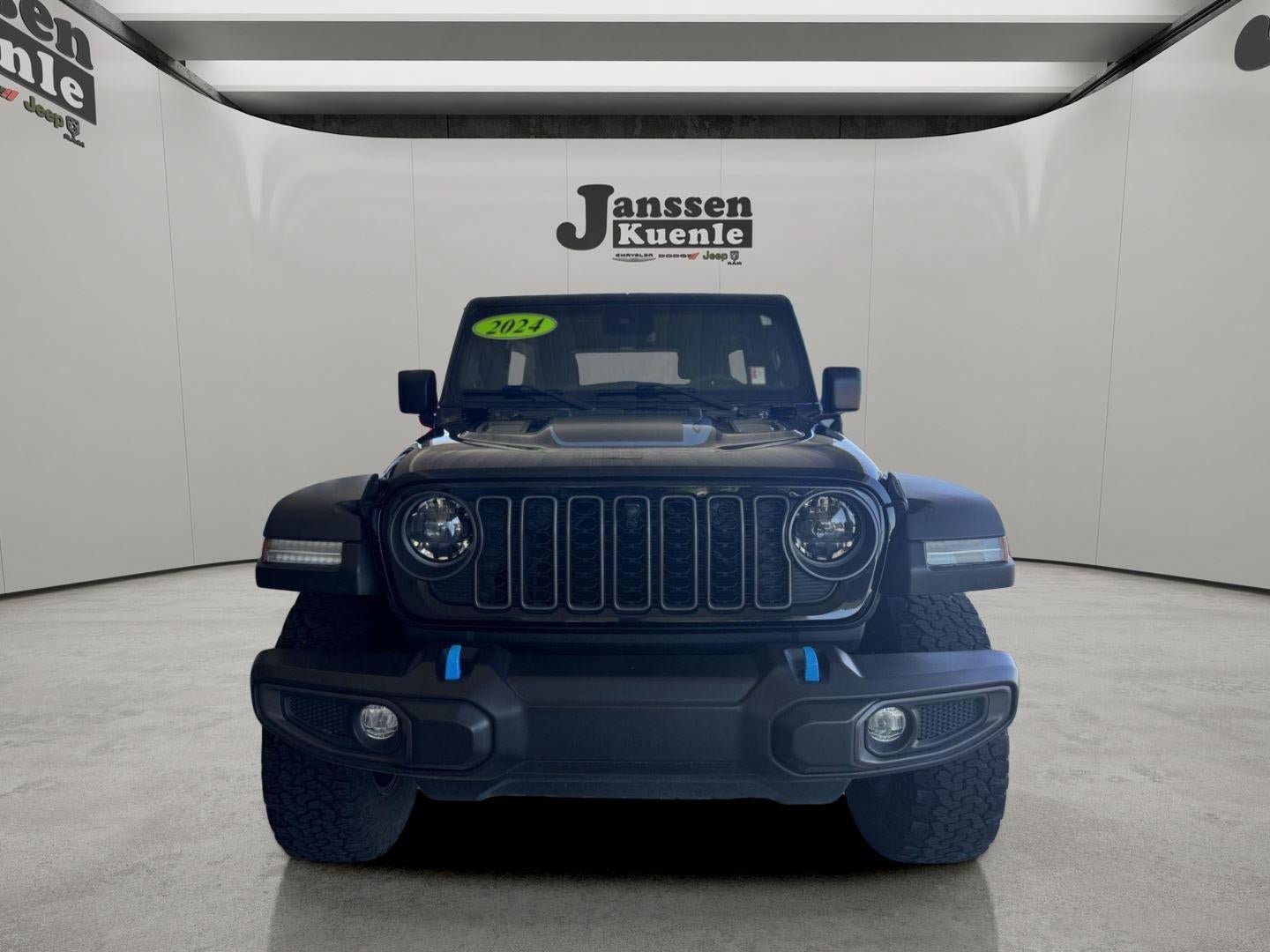 Used 2024 Jeep Wrangler Unlimited Rubicon 4xe w/ Technology Group AWD/4WD image 4