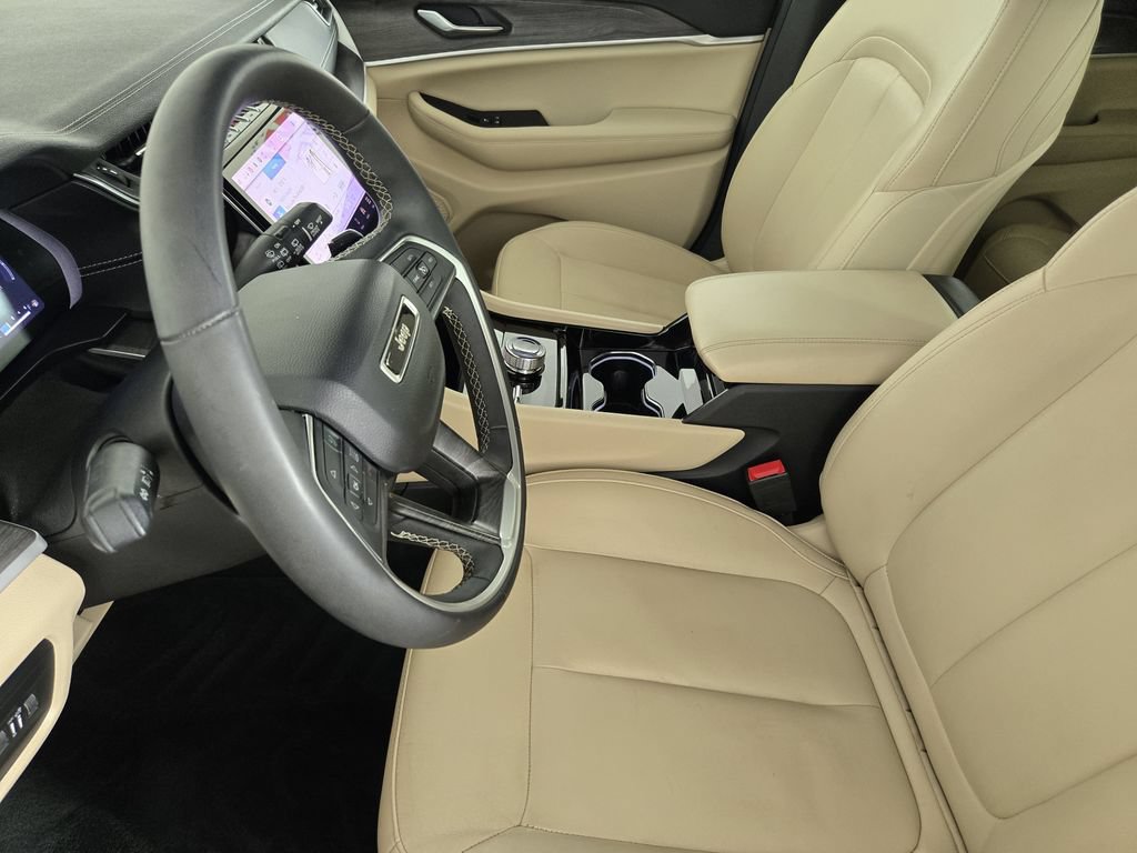 Used 2023 Jeep Grand Cherokee Limited AWD/4WD image 14