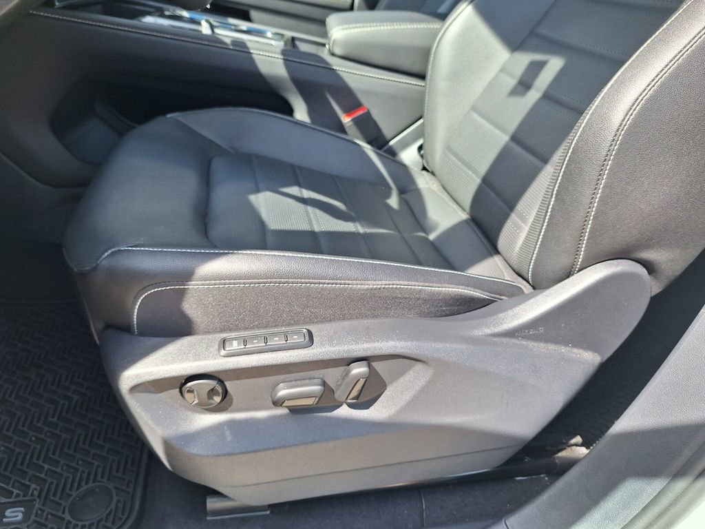 Used 2025 Volkswagen Atlas Cross Sport SEL R-Line image 10