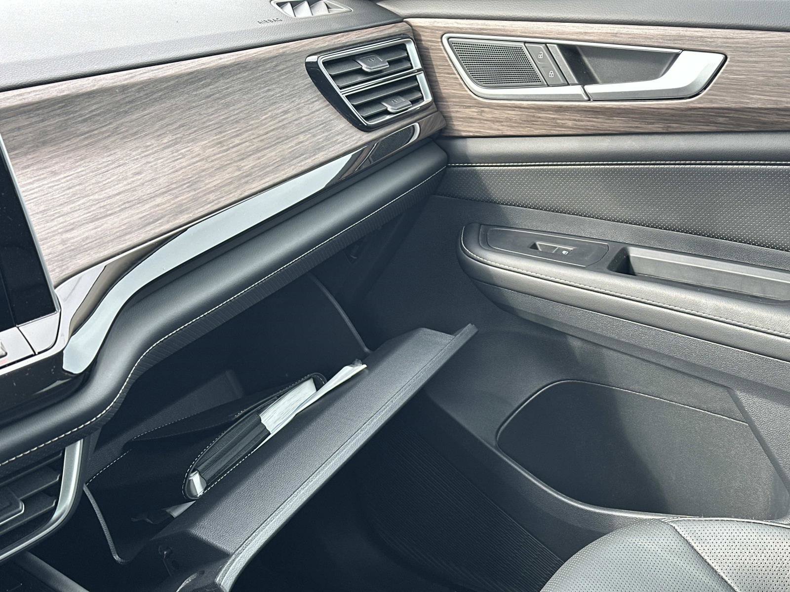 Used 2025 Volkswagen Atlas SEL image 34