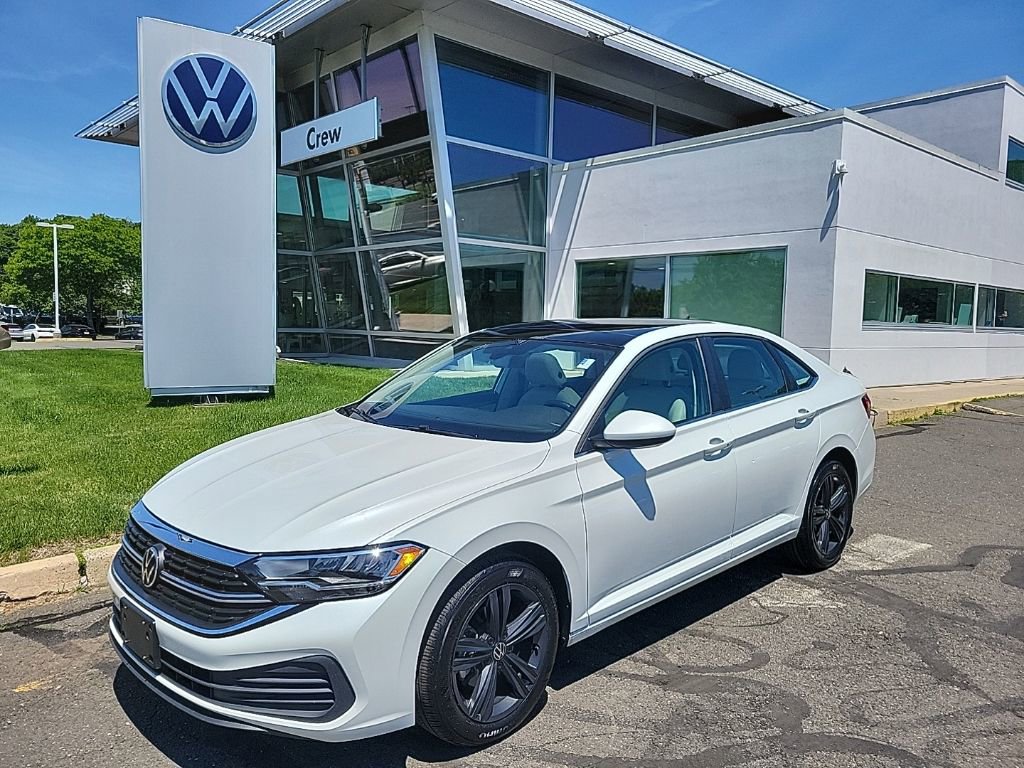 Certified 2024 Volkswagen Jetta SE w/ Panoramic Sunroof Package FWD image 1
