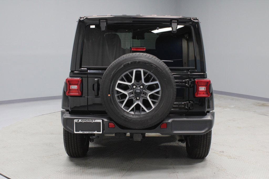 Used 2024 Jeep Wrangler Sahara image 10