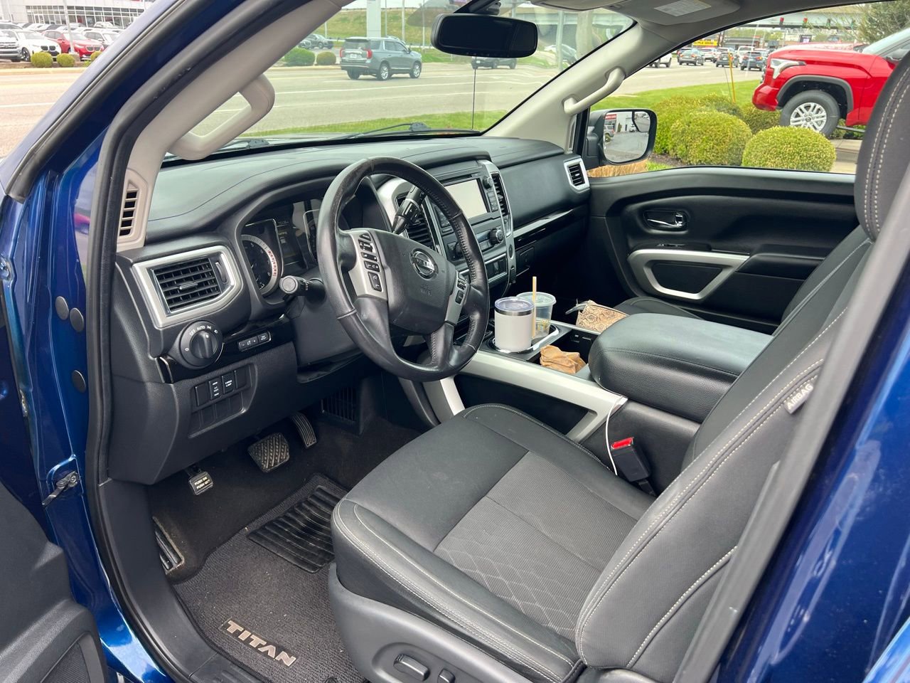 Used 2018 Nissan Titan SV w/ SV Convenience Package image 2