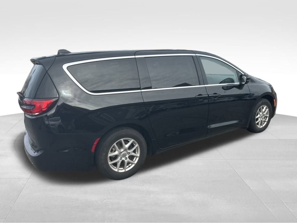 Used 2024 Chrysler Pacifica Touring-L image 23
