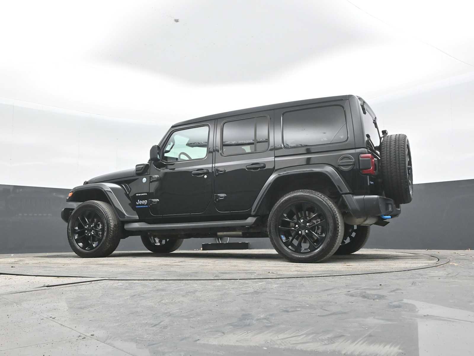 Used 2023 Jeep Wrangler Sahara w/ Cold Weather Group image 37