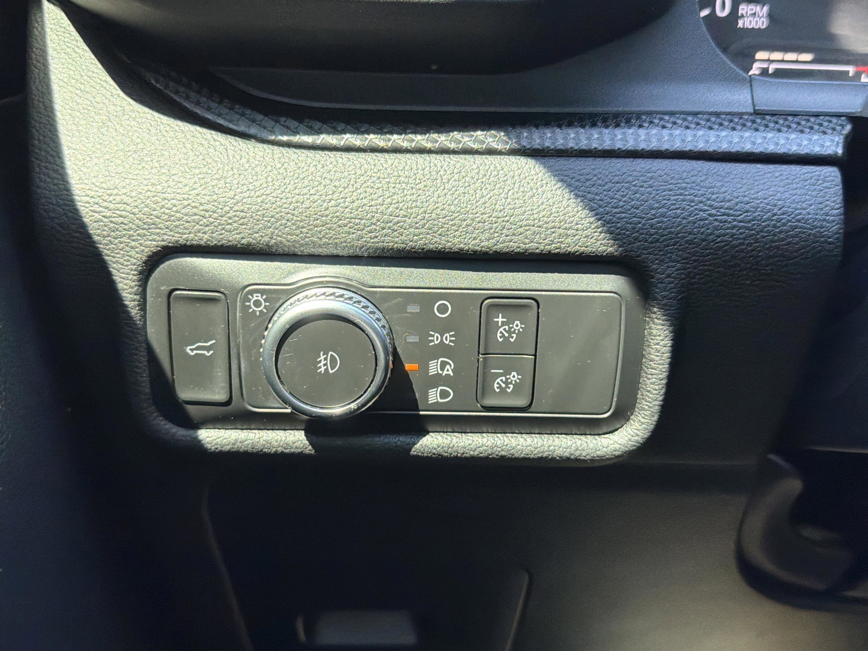 Used 2022 Ford Explorer ST-Line w/ Class IV Trailer Tow Package image 18