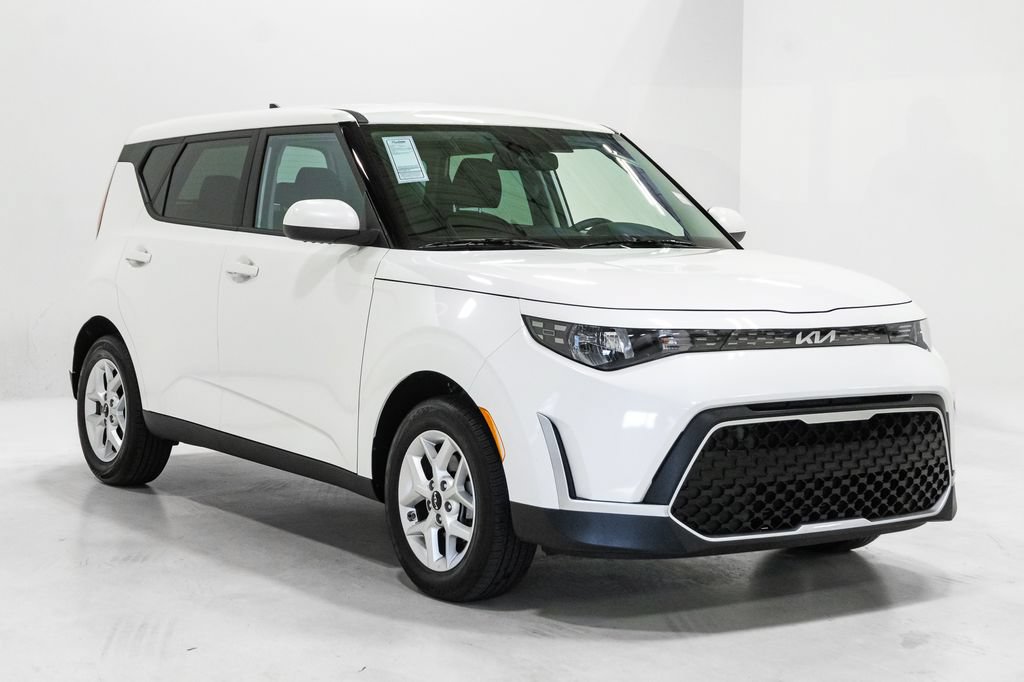 Used 2025 Kia Soul LX w/ LX Technology Package FWD image 6